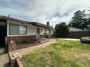 Building Photo - 1630 Hughes Cir