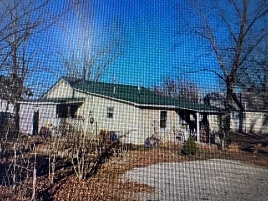 Primary Photo - 202 E South St