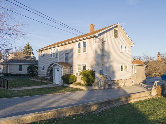 Building Photo - 607 Walnut St