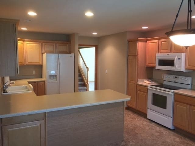 Building Photo - 641 Bear Claw Way