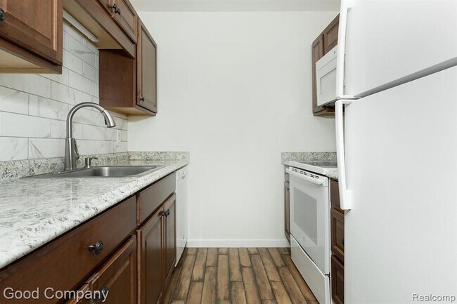 Foto del edificio - 525 Fairbrook St