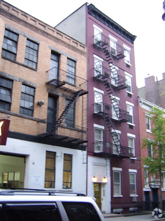 Primary Photo - 104 Perry St