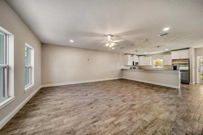 Foto del edificio - 8411 Daves Homes Pl