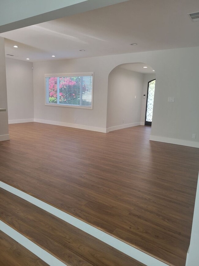 Foto del edificio - Namm Properties