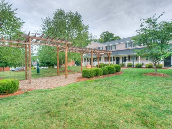 Building Photo - 1215 Green Oaks Ln