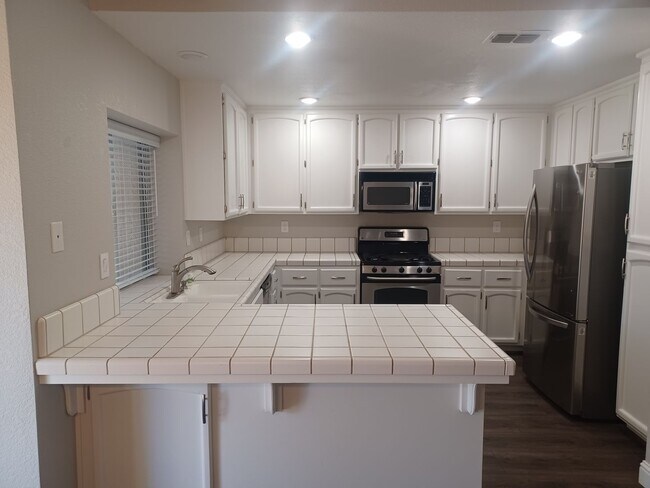 Foto del edificio - Lovley 3 Bedroom house in Yuba City