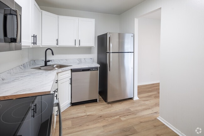 2BR, 1BA - 1,000SF - Kitchen - ReNew Parkville