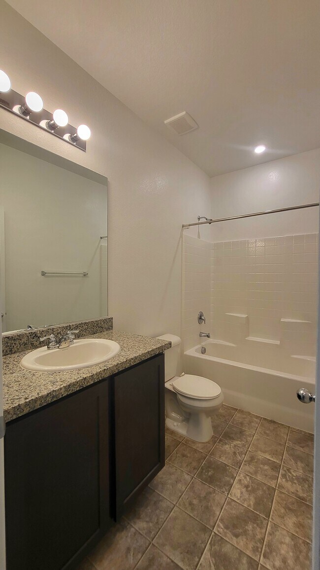 Foto del edificio - 3848 E Summit Ave