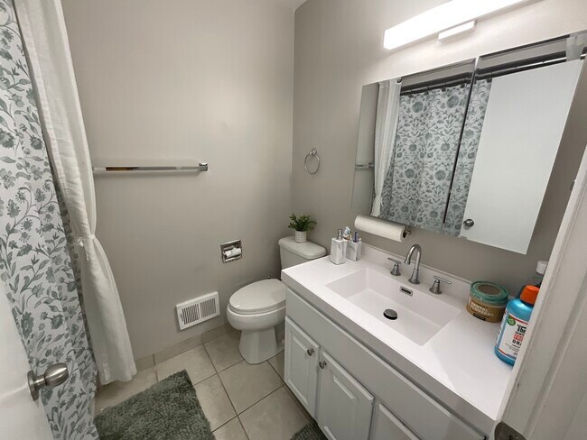 Foto del edificio - 21840 Olivia Ave