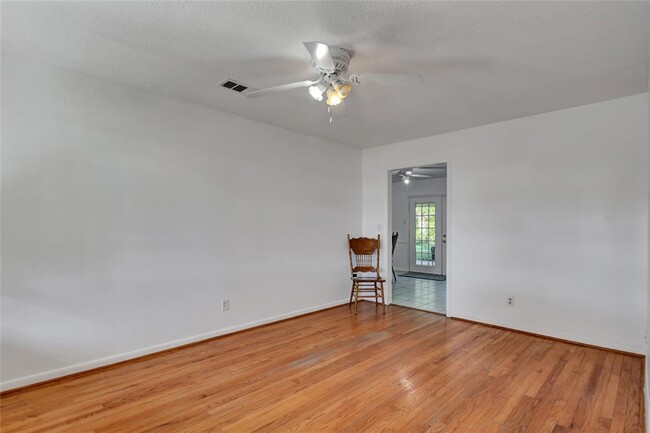 Building Photo - 2223 Raspberry Ln