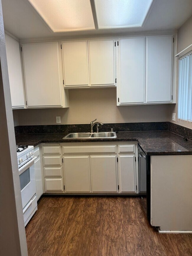 Building Photo - 1 BEDROOM 1 BATH CONDO - AVALON GREENS