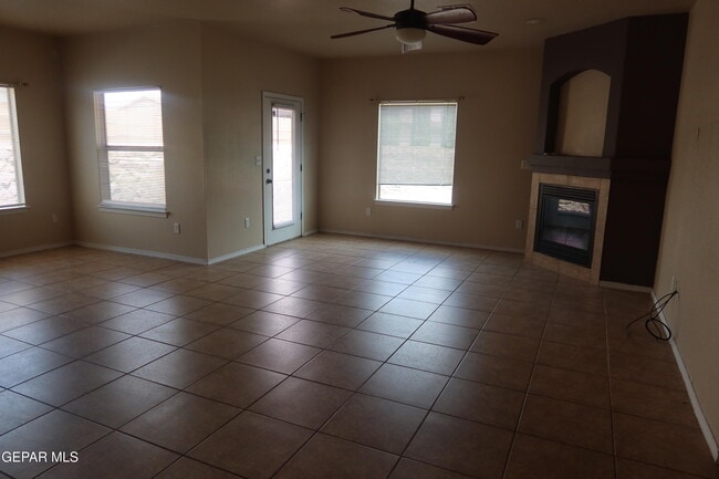 Building Photo - 10672 Canyon Sage Dr