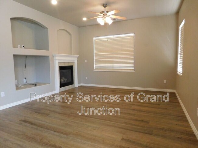 Foto del edificio - 733 Lakeview Ct