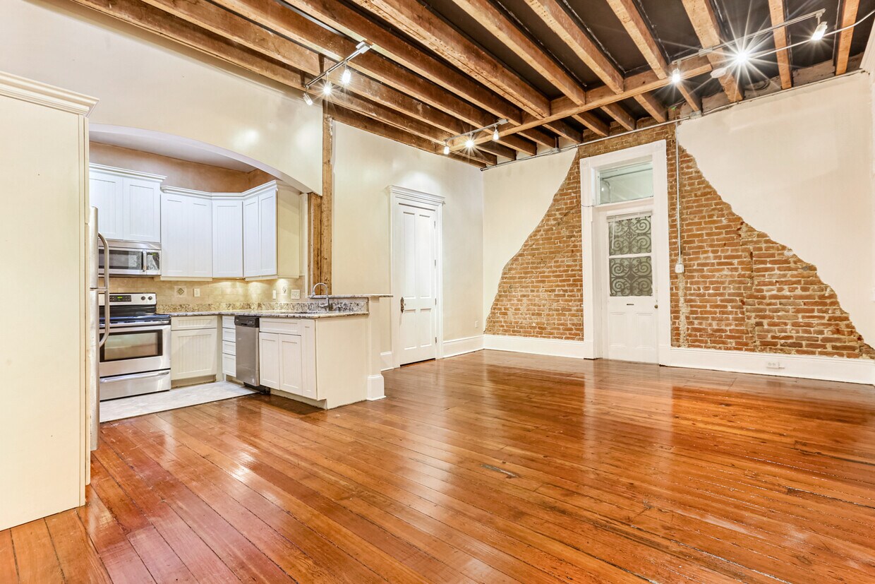 139 Carondelet St Unit 304, New Orleans, LA 70130 Apartments in New