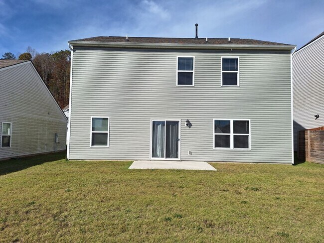Building Photo - Stunning 3bd/2.5 bath with designer paint ...