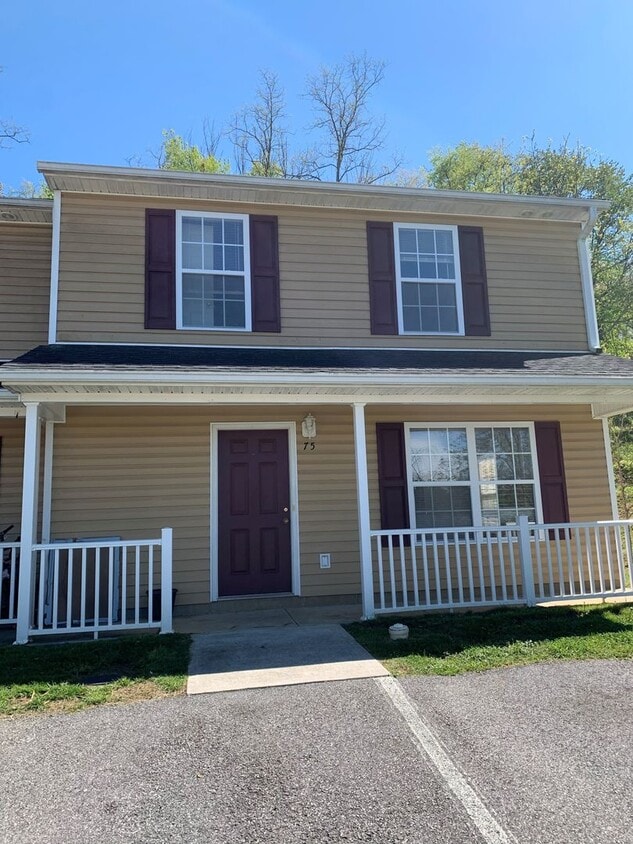 Foto principal - 3 Bedroom 2.5 Half Bath Townhouse
