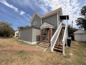 Building Photo - 518 N Poplar St