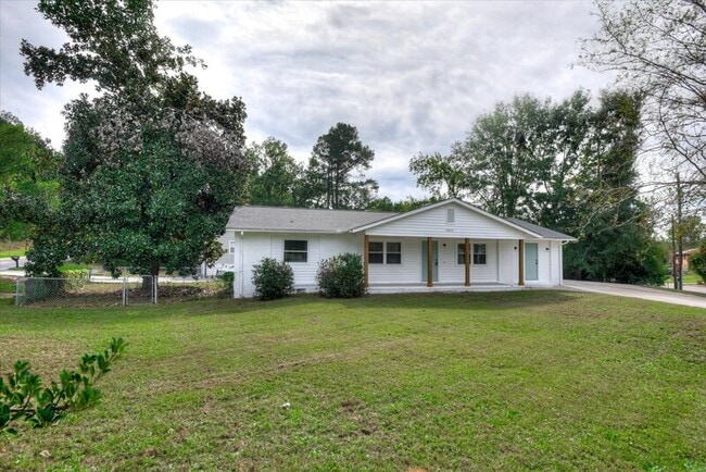 Building Photo - 3602 Kentwood Dr