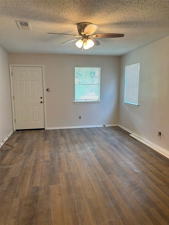 Building Photo - 2015 E Stassney Ln