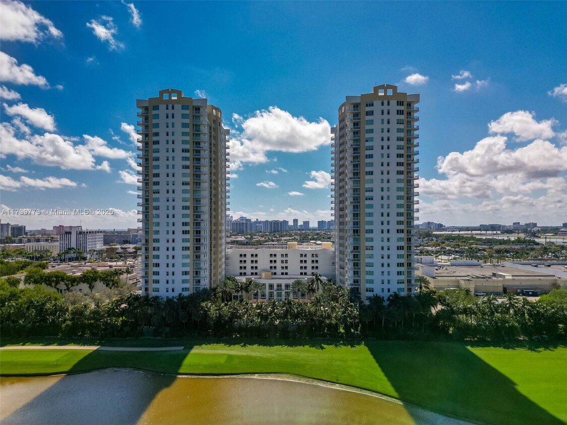 Foto principal - 1745 E Hallandale Beach Blvd