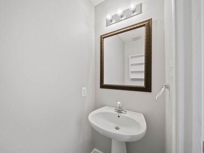 Foto del edificio - AVAILABLE 5/11/24! Beautiful 3 Bedroom Tow...