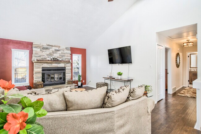 Building Photo - 5541 Country Heights Dr