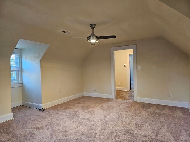 Foto del edificio - 2228 Lansing Avenue