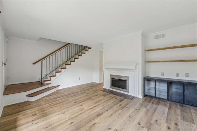 Building Photo - 98 La Rue Pl NW
