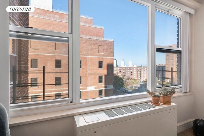 Foto del edificio - 10740 Queens Blvd