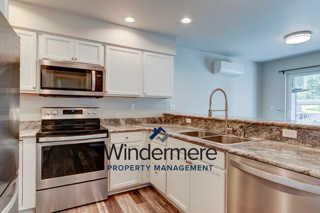 Building Photo - 2 Bedroom 2 Bath Condo in Summerwind Commu...