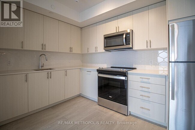 Photo du bâtiment - 2545-2545 Simcoe St N