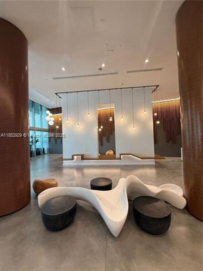 Foto del edificio - 350 S Miami Ave