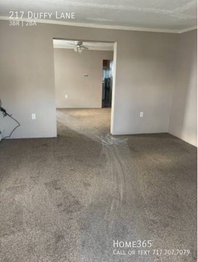 Building Photo - 3 Bedroom Home With Natural Light Throughout
