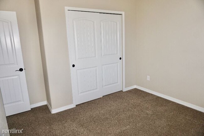 Building Photo - 4 br, 4.5 bath Townhome - 3365 Redcoat Ln