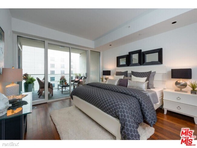 Building Photo - 2 br, 2 bath Condo - 6250 Hollywood Blvd U...