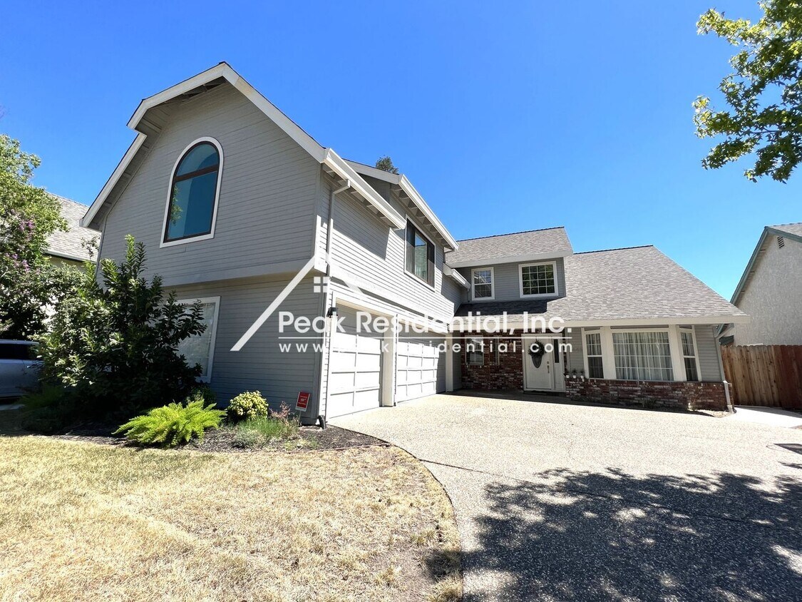 5 br, 3 bath House 1443 Oak Grove Dr House for Rent in Roseville