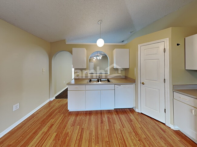 Building Photo - 2724 Maderia Cir