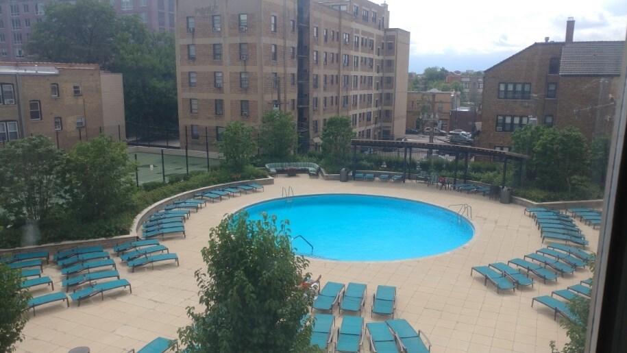 Foto principal - 3930 N Pine Grove Ave