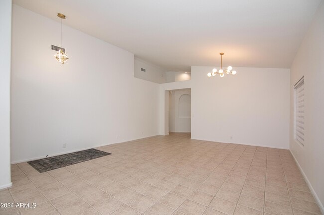 Building Photo - 10738 W Cottonwood Ln
