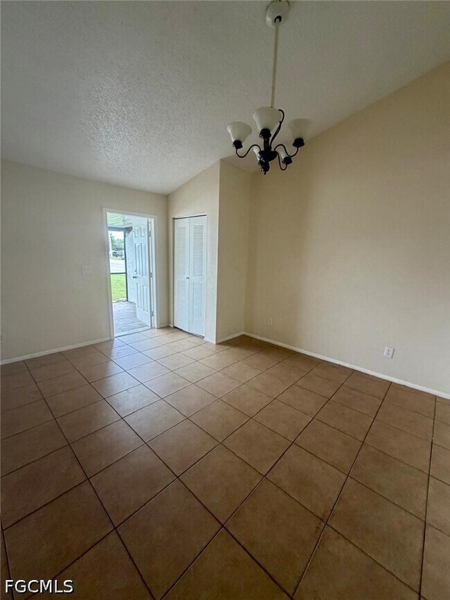 Foto del edificio - 903 SE 13th Terrace