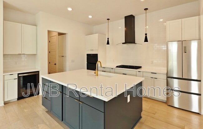 Building Photo - 274 Daydream Ave