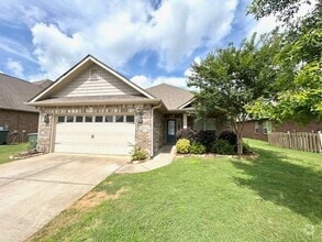 Building Photo - 7204 Lathan Dr SE
