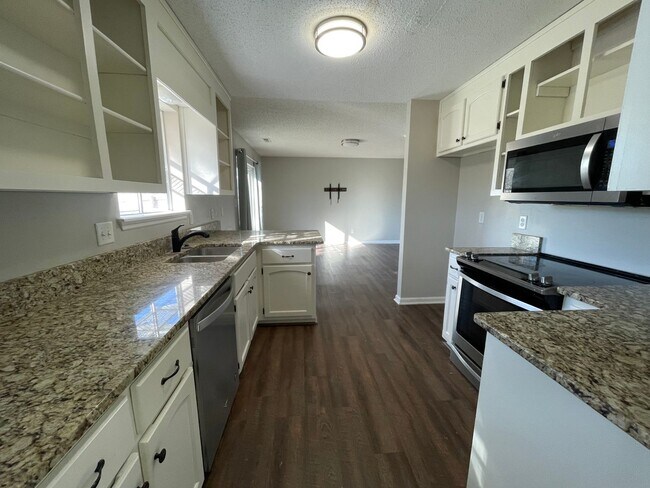 Foto del edificio - Fantastic 3BR 3BA home in Great Location!
