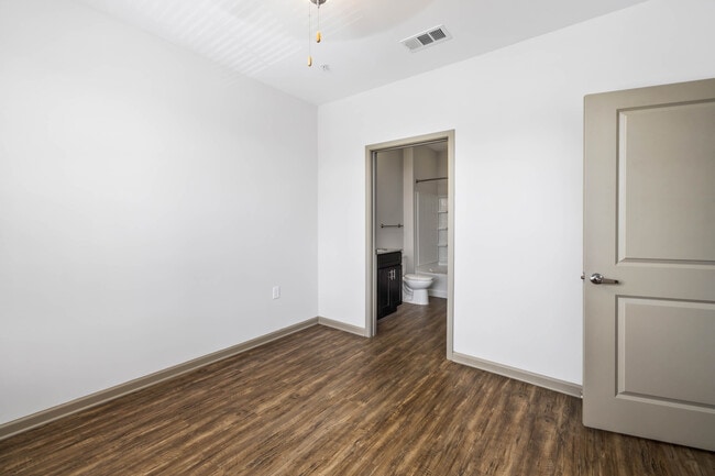 Building Photo - Lofts At Bass