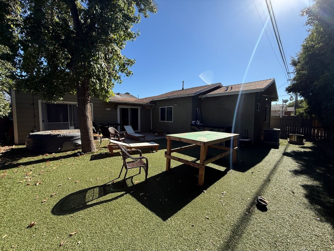 Primary Photo - 7BD/4BA w/ Driveway Parking and Backyard!