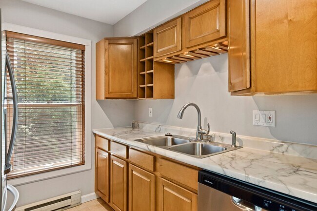 Building Photo - 6788 Park Ridge Dr