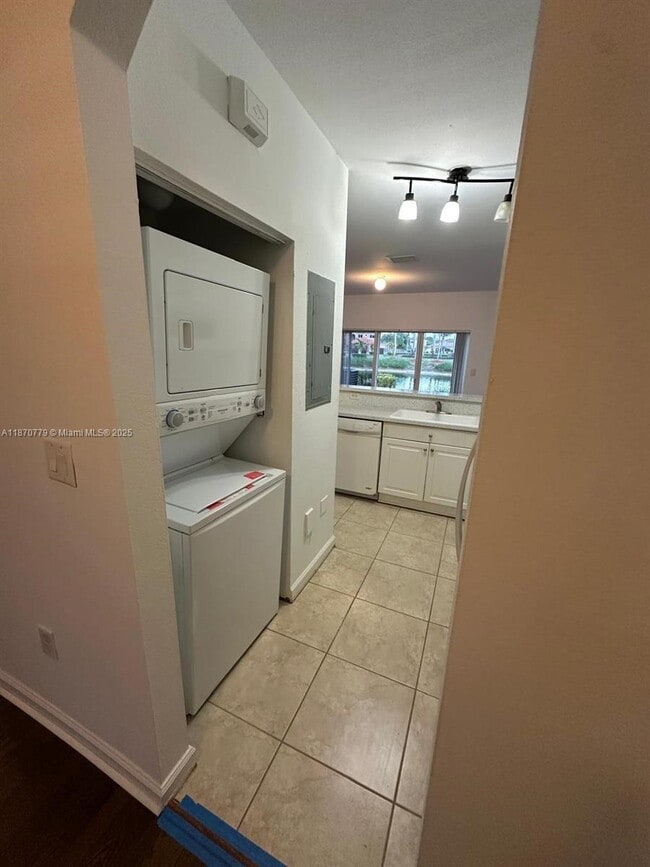 Foto del edificio - 1555 NE 33rd Rd