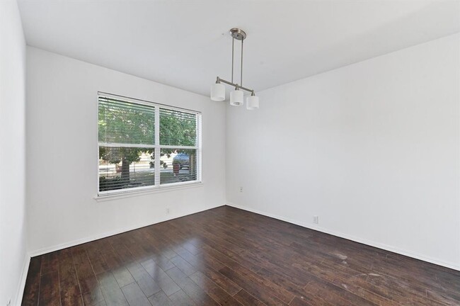 Foto del edificio - 480 Camelia Pkwy