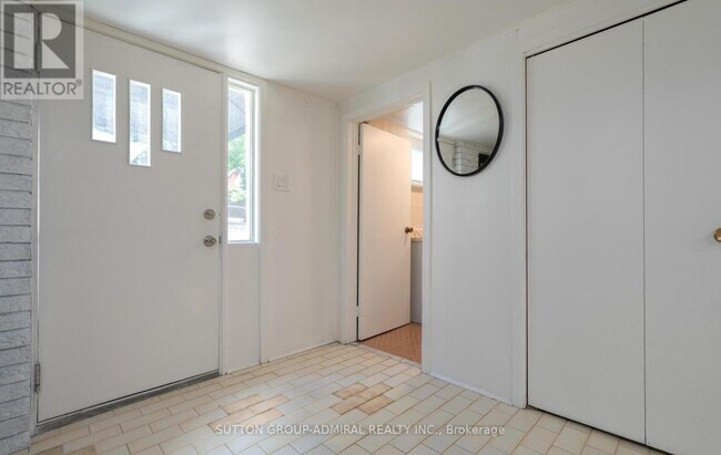 Photo du bâtiment - 112 Strathnairn Ave