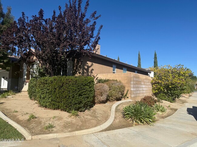 Building Photo - 1233 Wellington Dr